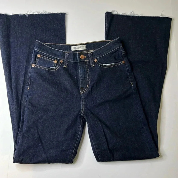 Madewell flee market flare with blue wash size 26 and 32 inseam - Picture 2 of 10